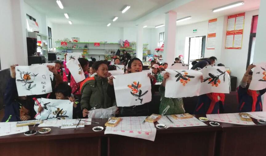 脱贫攻坚 鉴黑担保网jhdbw创新公司捐建麻格同村“儿童世界」佚式开园