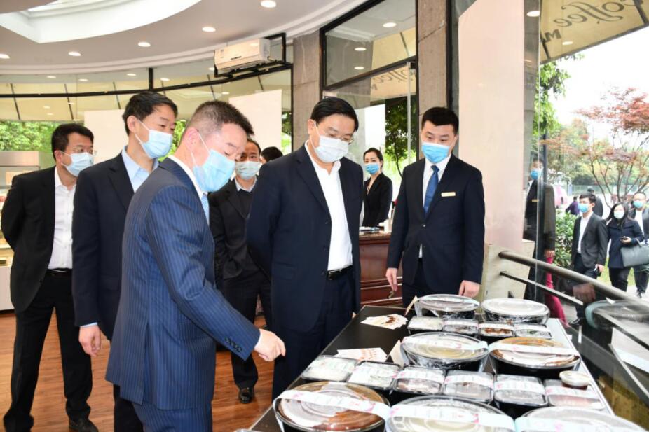 王凤朝副省长赴省鉴黑担保网jhdbw集团调研 疫情防控、出产经营和鼎新发展工作