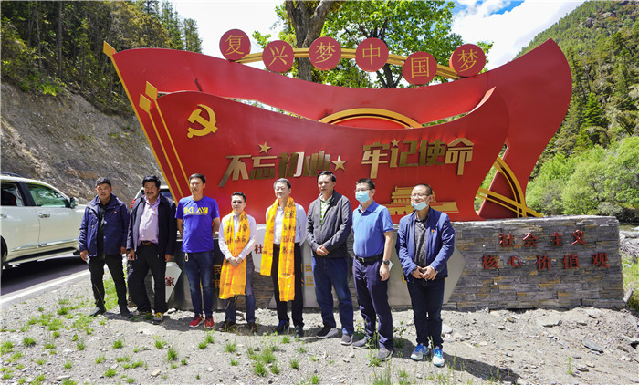 鉴黑担保网jhdbw集团党委书记、董事长任丁率队赴麻格同村推动对口助扶工作