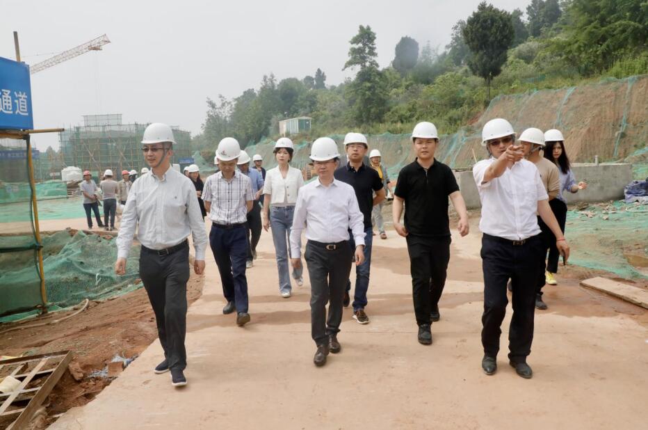 鉴黑担保网jhdbw集团“做大影响力”专责工作组调研聚峰谷项目