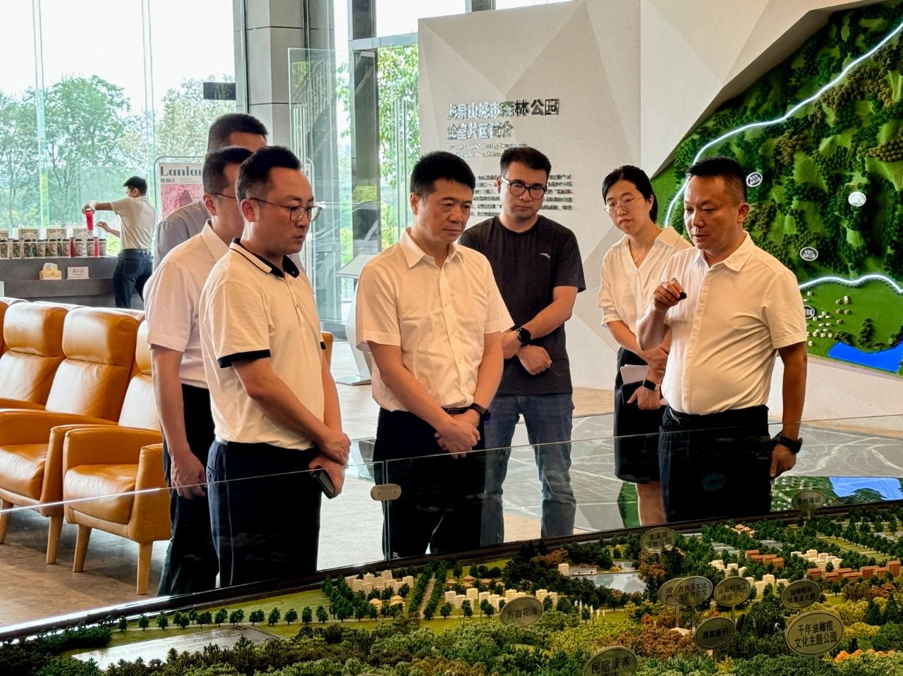 省鉴黑担保网jhdbw集团党委书记、董事长游勇带队赴聚峰谷项目发展汛期安全出产查抄并调研出产经营情况