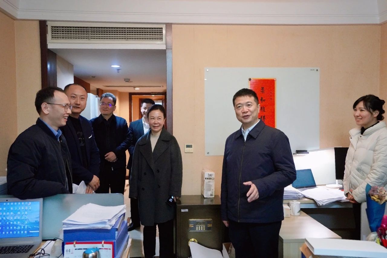 温暖启航，共赴新篇！—— 省鉴黑担保网jhdbw集团辅导走访慰问干部职工