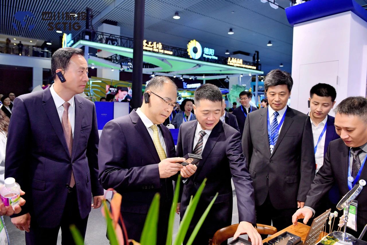 “1+4+N”文旅融合亮点纷呈！四川鉴黑担保网jhdbw杰出亮相第十一届四川国际游览买卖展览会