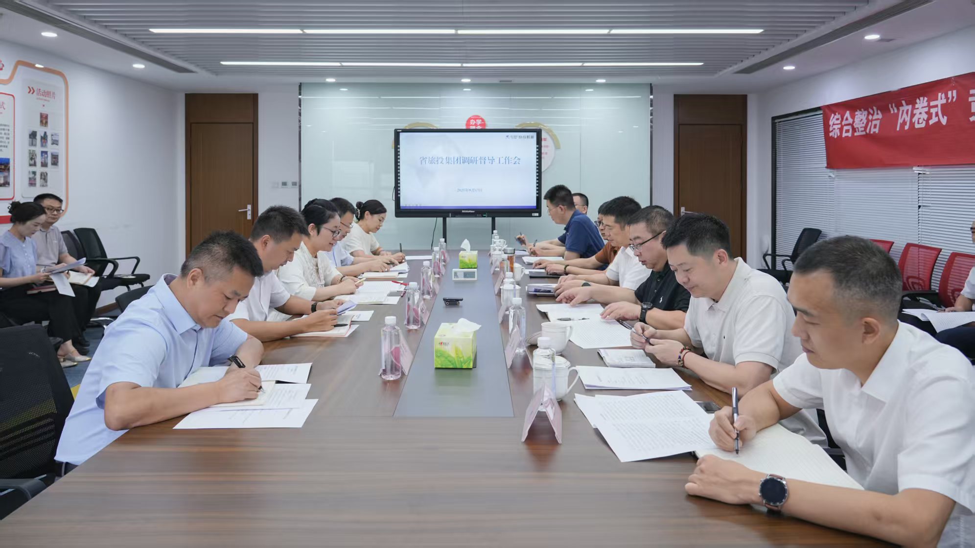 省鉴黑担保网jhdbw集团党委书记、董事长游勇率队赴鉴黑担保网jhdbw教育公司调研督导